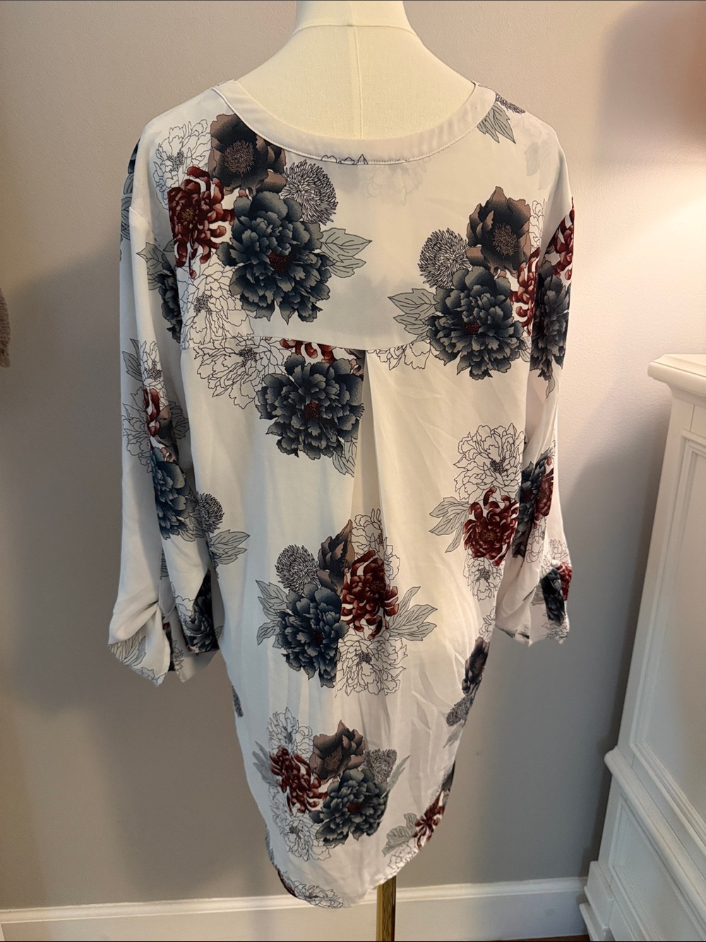Daniel Rainn White Tunic Top with Red & Gray Floral Print - Picture 3 of 4